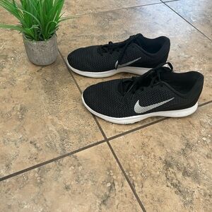 Nike women’s flex trainer